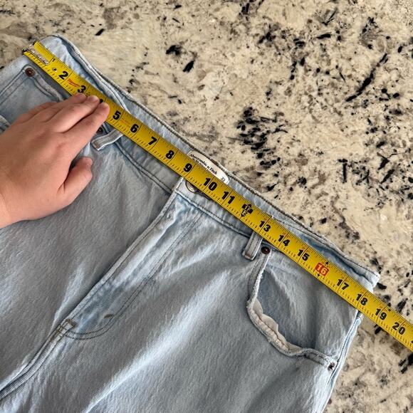 Abercrombie & Fitch The 90's Relaxed Jean High Rise Light Wash Distressed 33 16R - Picture 9 of 14